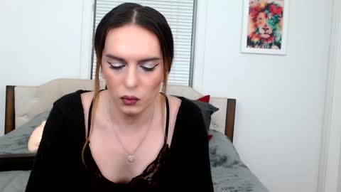 Snapshot of laceyphoenix1 chatting on February 5, 2:40 am Lacey Phoenix online show from February 5, 2:40 am