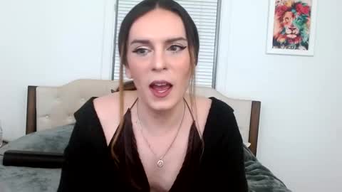 Snapshot of laceyphoenix1 chatting on February 17, 2:20 am Lacey Phoenix online show from February 17, 2:20 am