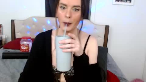 Snapshot of laceyphoenix1 chatting on October 19, 1:17 am Lacey Phoenix online show from October 19, 1:17 am