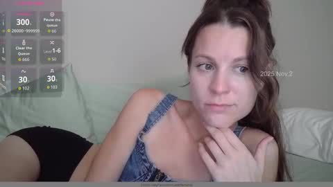 Snapshot of lacie_richards chatting on November 2, 8:00 pm Lacie online show from November 2, 8:00 pm