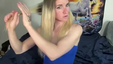 Lacy8Vankort online show from May 18, 9:31 pm
