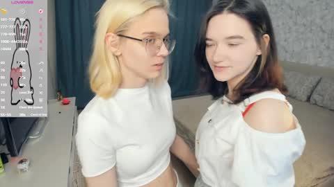 Snapshot of lacyedison chatting on May 6, 7:30 pm Violet and Isabel online show from May 6, 7:30 pm