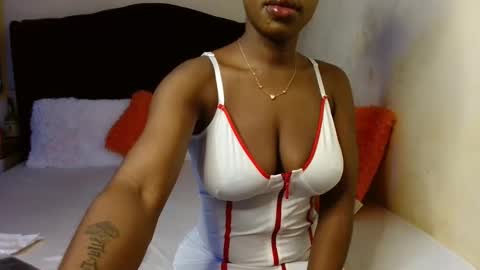 Snapshot of ladasha_montaz chatting on January 10, 7:37 pm ladasha online show from January 10, 7:37 pm