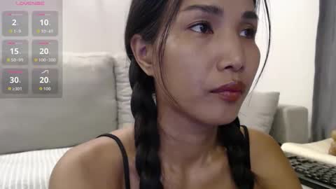 Mia online show from May 10, 4:45 pm