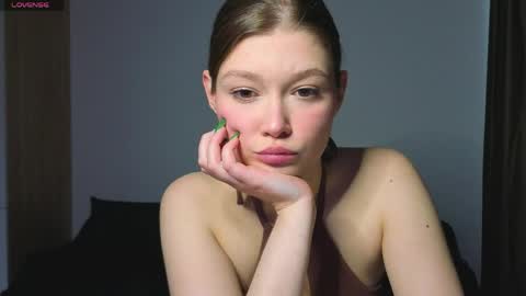 lady_birdd online show from April 28, 2:00 pm