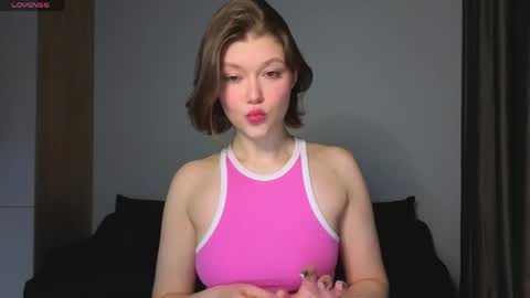 lady_birdd online show from April 30, 6:36 pm