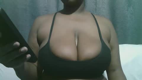 Snapshot of lady_dearra chatting on September 18, 1:40 am lady_dearra online show from September 18, 1:40 am