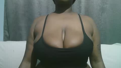 Snapshot of lady_dearra chatting on September 28, 4:40 am lady_dearra online show from September 28, 4:40 am