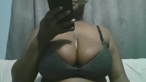 Snapshot of lady_dearra chatting on October 28, 4:49 am lady_dearra online show from October 28, 4:49 am