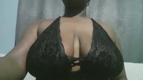 Snapshot of lady_dearra chatting on October 31, 5:36 pm lady_dearra online show from October 31, 5:36 pm