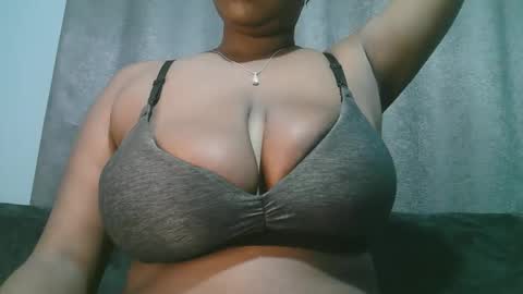 lady_dearra online show from May 1, 2:38 am