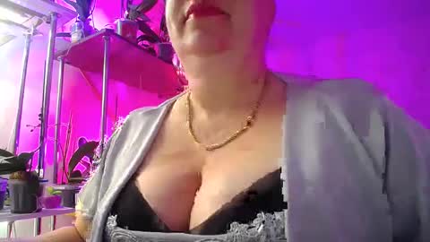 Snapshot of lady_gloria chatting on January 23, 5:45 am Lady Gloria online show from January 23, 5:45 am