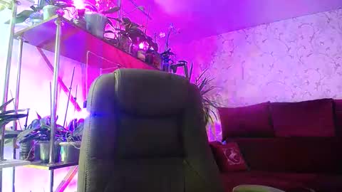 Snapshot of lady_gloria chatting on October 9, 5:27 am Lady Gloria online show from October 9, 5:27 am