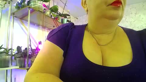 Snapshot of lady_gloria chatting on February 13, 10:00 am Lady Gloria online show from February 13, 10:00 am