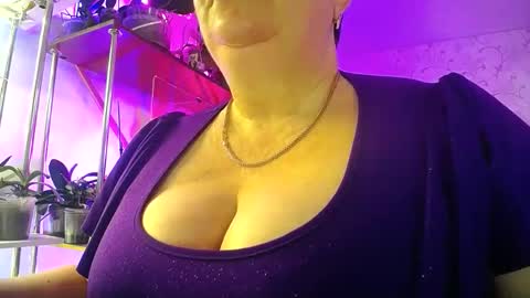 Snapshot of lady_gloria chatting on February 25, 6:56 am Lady Gloria online show from February 25, 6:56 am