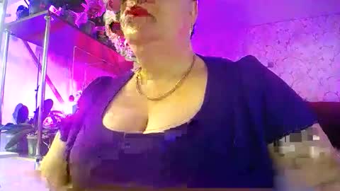 Snapshot of lady_gloria chatting on April 4, 5:49 am Lady Gloria online show from April 4, 5:49 am