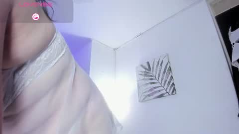 Snapshot of lady_hellen chatting on June 30, 8:32 pm online show from June 30, 8:32 pm