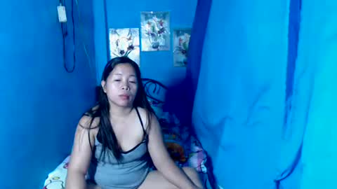 lady_in_bed69 online show from May 9, 10:59 pm