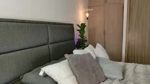    700  1300 -5 online show from September 25, 1:37 pm