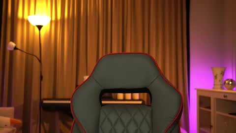 Snapshot of lady_nicolett chatting on March 24, 1:54 am lady_nicolett online show from March 24, 1:54 am