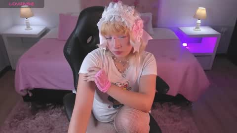 Snapshot of lady_noize chatting on February 17, 7:21 pm Lady  online show from February 17, 7:21 pm