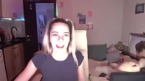 lady_smile69 online show from November 13, 6:40 pm