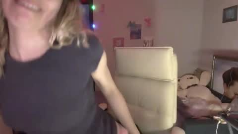 lady_smile69 online show from December 19, 9:33 pm