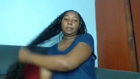 Snapshot of lady_twerky chatting on December 8, 10:19 am Maya online show from December 8, 10:19 am