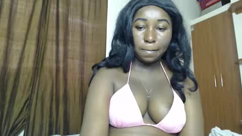 Snapshot of lady_twerky chatting on February 13, 7:03 am Maya online show from February 13, 7:03 am