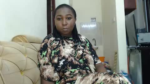 Snapshot of lady_twerky chatting on November 9, 10:52 pm Maya online show from November 9, 10:52 pm