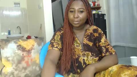 Snapshot of lady_twerky chatting on December 2, 1:11 am Maya online show from December 2, 1:11 am