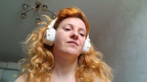 Sima Ladybigsmile online show from May 2, 10:09 am
