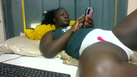 Snapshot of ladyblossoms19 chatting on December 2, 11:51 pm lindah32 online show from December 2, 11:51 pm