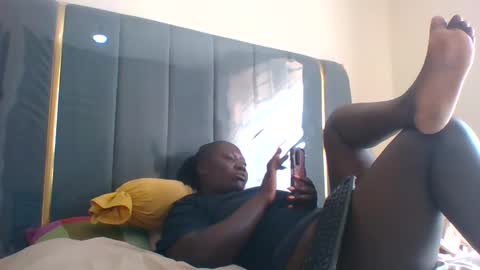 Snapshot of ladyblossoms19 chatting on December 11, 7:09 am lindah32 online show from December 11, 7:09 am