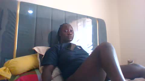 Snapshot of ladyblossoms19 chatting on December 11, 10:14 am lindah32 online show from December 11, 10:14 am