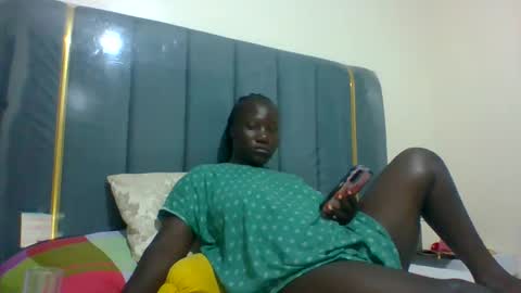 Snapshot of ladyblossoms19 chatting on December 11, 9:34 pm lindah32 online show from December 11, 9:34 pm