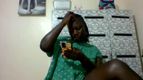 Snapshot of ladyblossoms19 chatting on December 19, 8:55 pm lindah32 online show from December 19, 8:55 pm