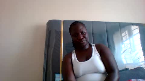 Snapshot of ladyblossoms19 chatting on December 26, 2:48 pm lindah32 online show from December 26, 2:48 pm