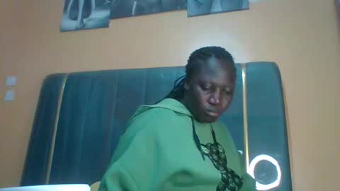 lindah32 online show from March 11, 9:54 pm