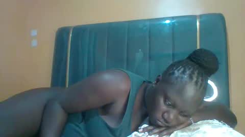 lindah32 online show from May 6, 12:52 am