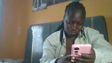 lindah32 online show from May 18, 9:59 am
