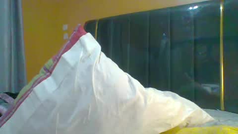 Snapshot of ladyblossoms19 chatting on July 11, 12:35 am lindah32 online show from July 11, 12:35 am