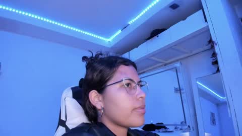  Lady  online show from May 5, 3:25 am