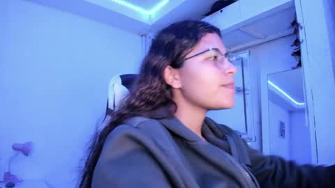  Lady  online show from May 6, 3:57 am