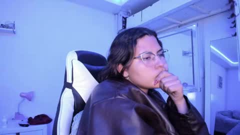  Lady  online show from May 14, 5:03 am