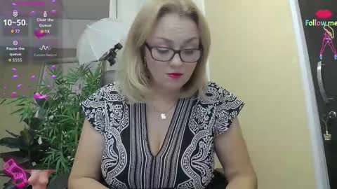 Snapshot of ladyjeen chatting on September 19, 3:13 pm Lady Jeen Back on Sunday 8th of December online show from September 19, 3:13 pm