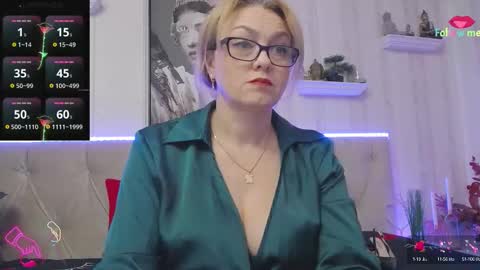 Snapshot of ladyjeen chatting on October 12, 3:11 pm Lady Jeen Back on Sunday 8th of December online show from October 12, 3:11 pm