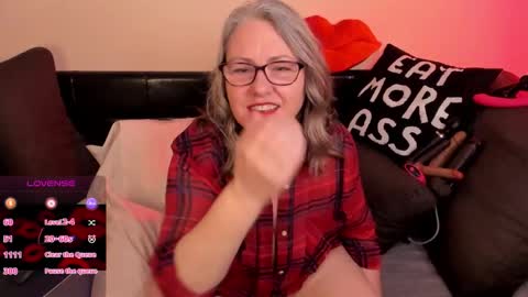 Snapshot of ladylanaxo chatting on February 11, 7:35 am Next Stream online show from February 11, 7:35 am