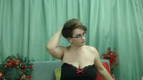 Nicole.... online show from December 22, 1:11 pm