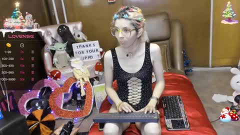 Skinnygirl online show from December 13, 3:05 am